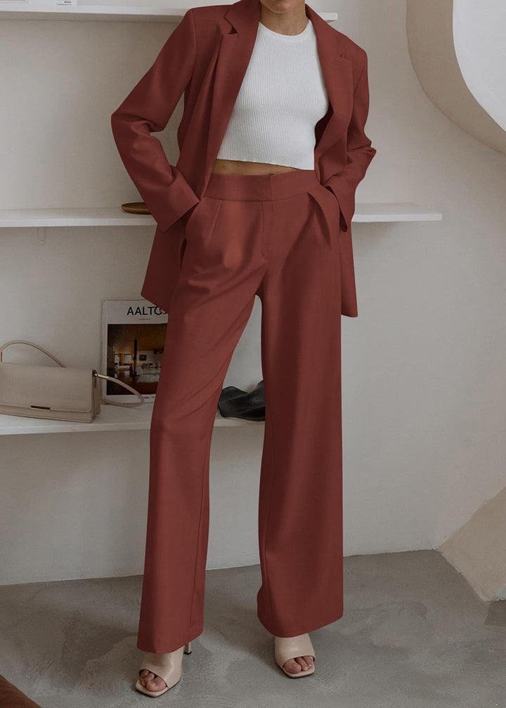 Elegante set giacca e pantaloni da donna, ideale per l'ufficio e per le uscite di tutti i giorni