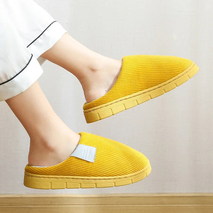 SunStride - Esclusive pantofole invernali in peluche per un comfort e un look alla moda
