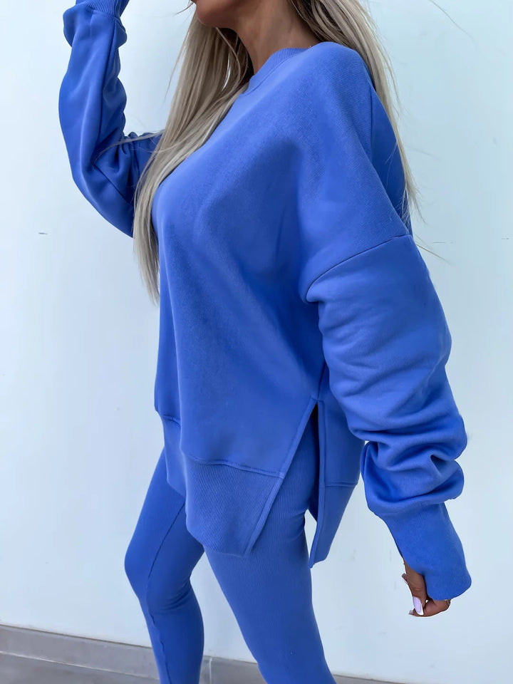 Comodo set lounge con felpa con cappuccio alla moda e pantaloni coordinati - perfetto per rilassarsi