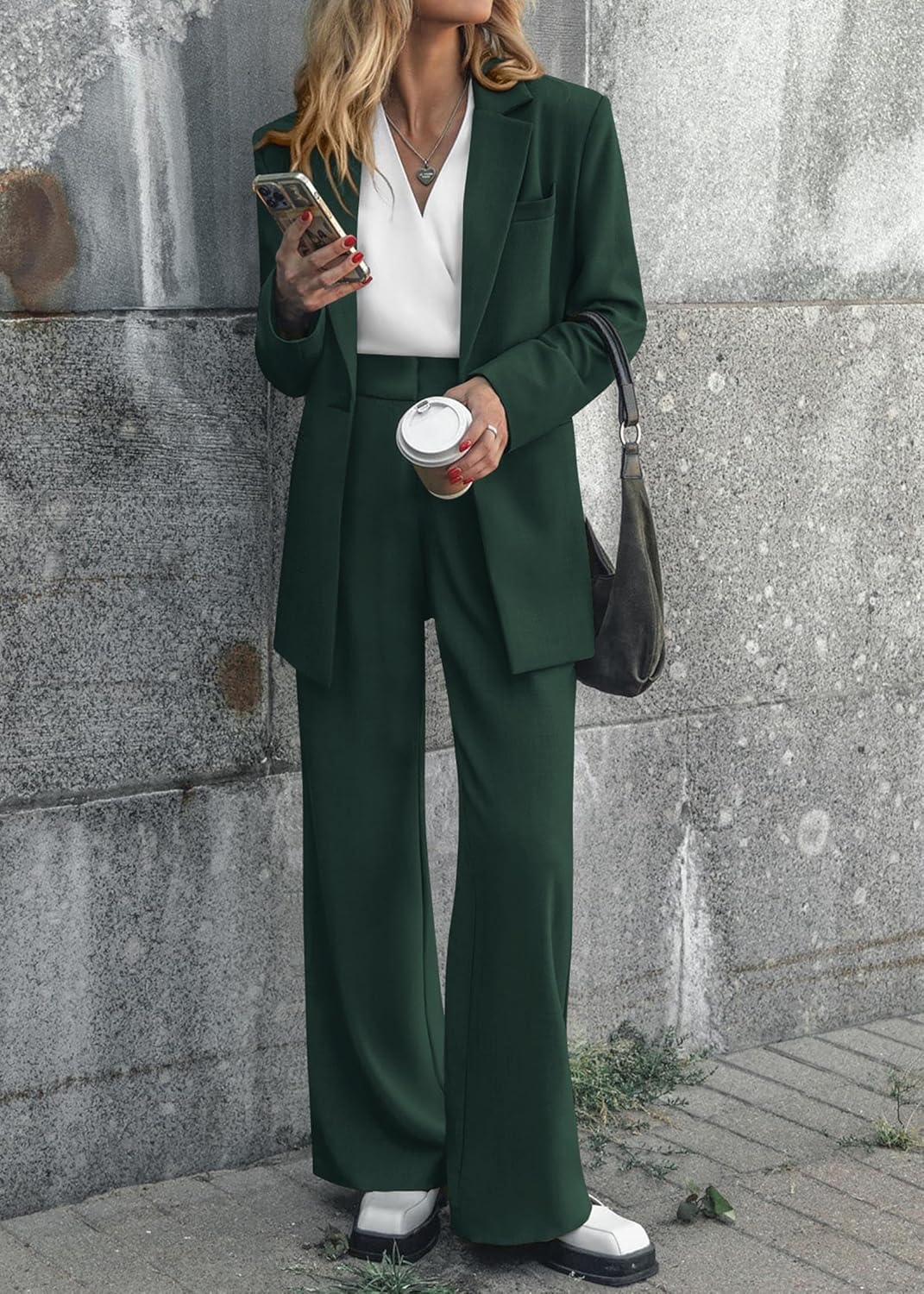 Elegante set giacca e pantaloni da donna, ideale per l'ufficio e per le uscite di tutti i giorni