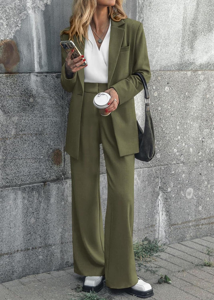 Elegante set giacca e pantaloni da donna, ideale per l'ufficio e per le uscite di tutti i giorni