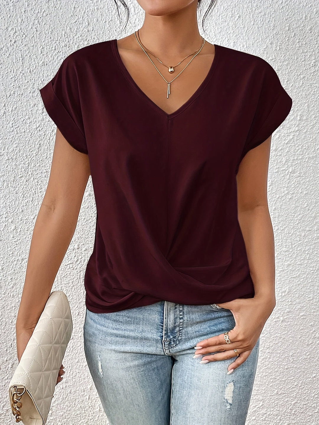 Elegante blusa da donna con scollo a V e sottile drappeggio sul davanti
