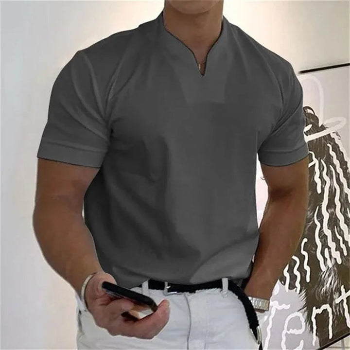 Elegante t-shirt da uomo con scollo a punta ed eleganti polsini laterali - vestibilità slim ideale per lo stile quotidiano e casual