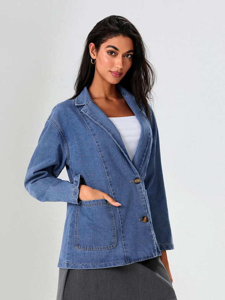 UrbanEdge - Una giacca in denim versatile e alla moda, con un taglio classico e uno stile elegante