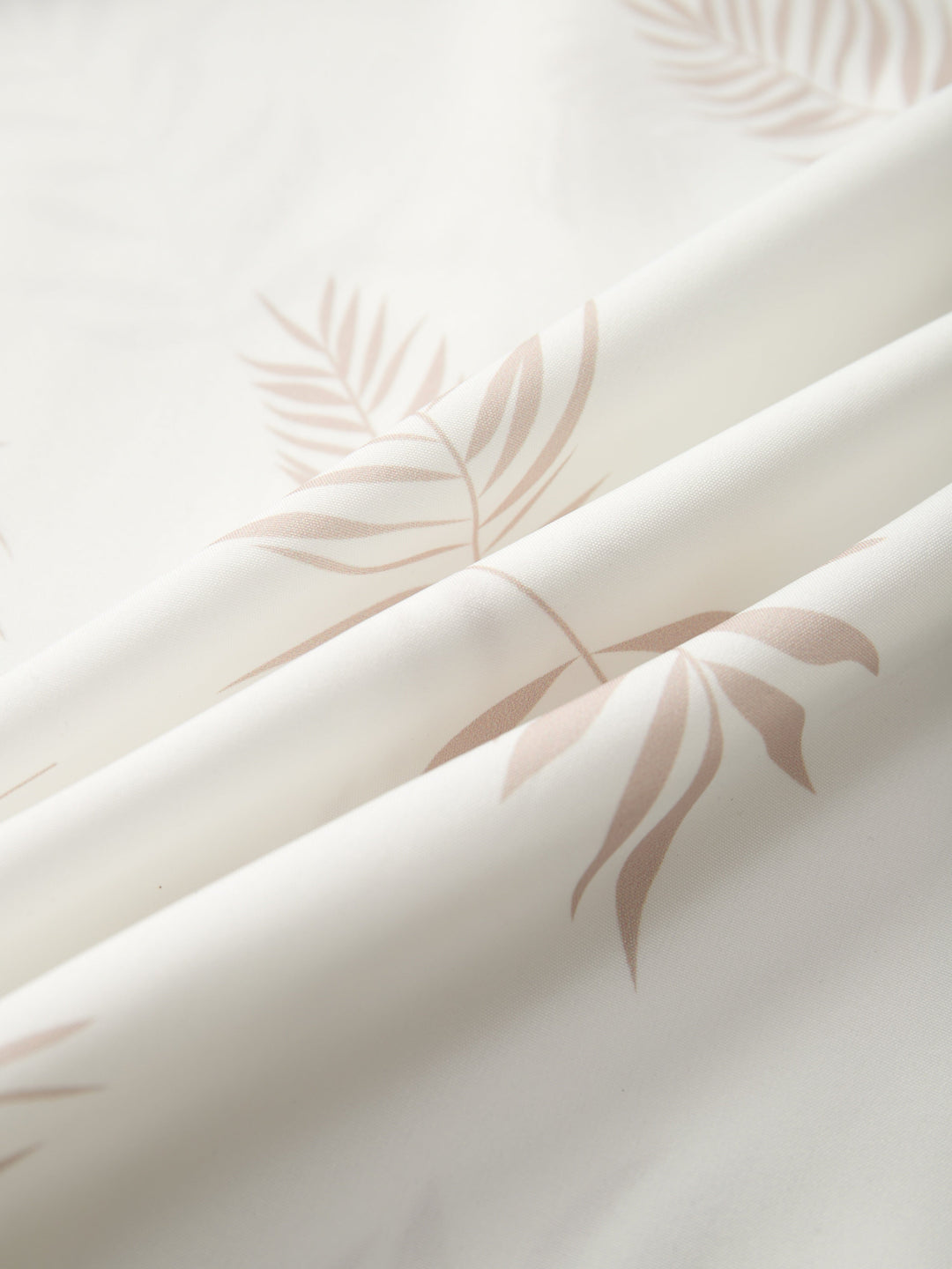 Elegante T-shirt tropicale da uomo con doppio taglio unico e suggestivo motivo di nappe esotiche