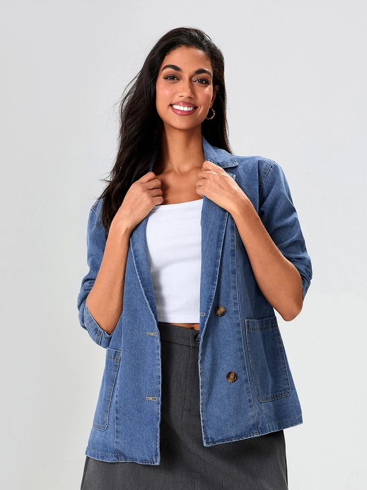 UrbanEdge - Una giacca in denim versatile e alla moda, con un taglio classico e uno stile elegante