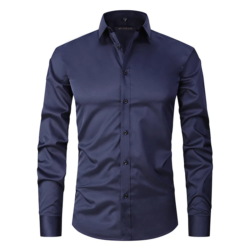 Camisa maschile slim fit di manga lunga con bottoni a contrasto per un look moderno ed elegante