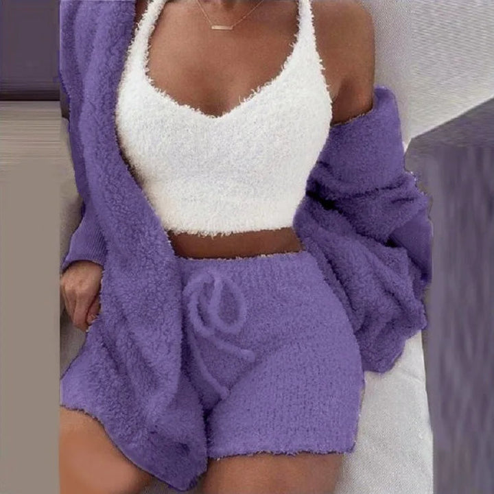 Esclusivo set pigiama da donna a 3 pezzi con morbida felpa con cappuccio: una garanzia di massimo comfort e relax durante il sonno.
