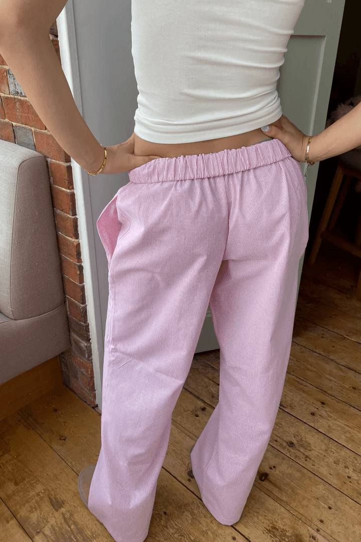 Pantaloni da donna comodi e alla moda per uno stile unico e un'ottima sensazione al tatto