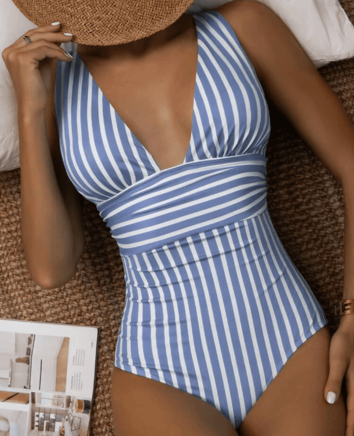 Elegante costume da bagno grigio da donna con accattivante scollatura a palloncino