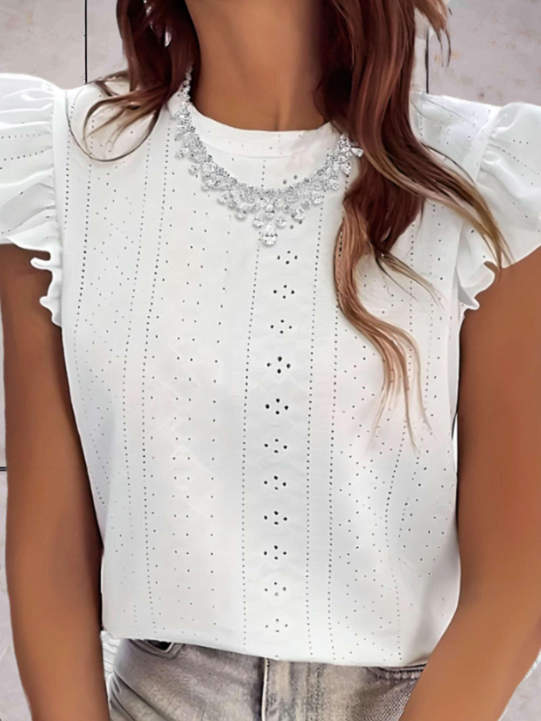 Elegante top voluminoso senza maniche da donna con una scollatura di grande effetto