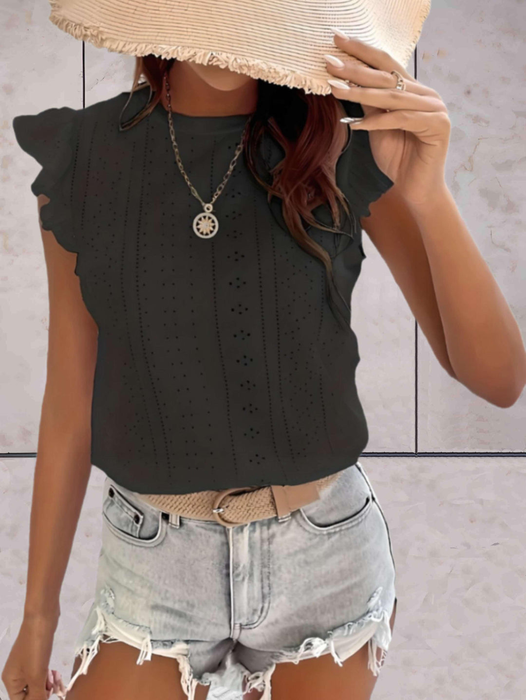 Elegante top voluminoso senza maniche da donna con una scollatura di grande effetto