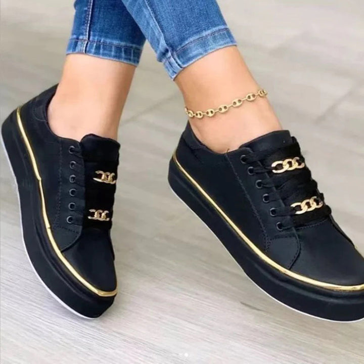 Eleganti scarpe da ginnastica da donna bianche con lussuosi accenti dorati
