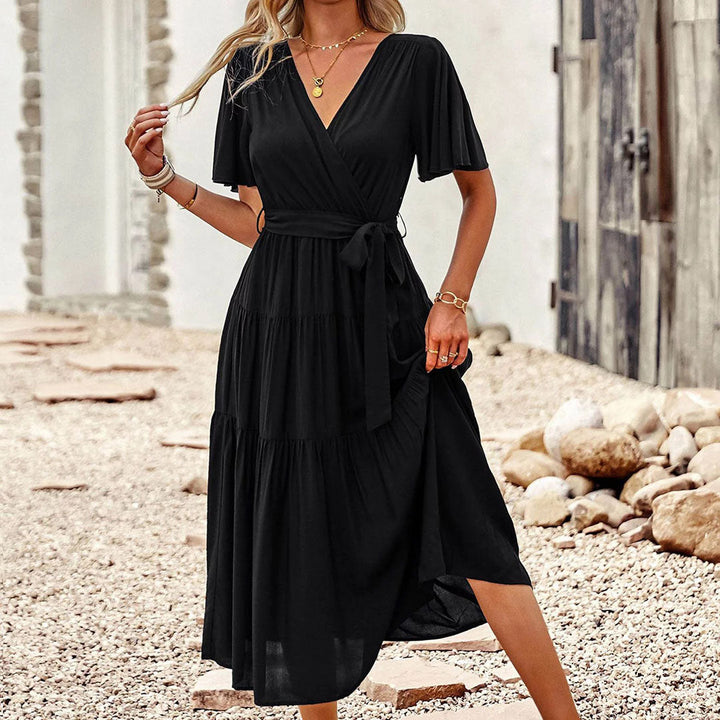 Elegante abito casual nero - la scelta perfetta per un look chic e rilassato