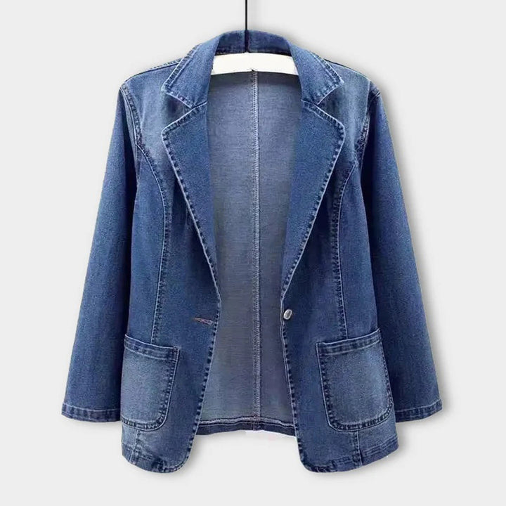 UrbanEdge - Una giacca in denim versatile e alla moda, con un taglio classico e uno stile elegante