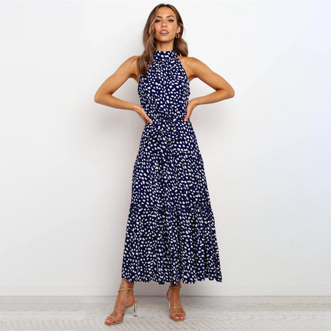 Elegante accappatoio da donna con collo a farfalla in fantasia pois, realizzato in morbido jersey con molte pratiche tasche e senza polsini