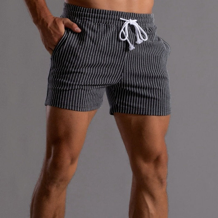 Pantaloncini da uomo alla moda per l'estate e la spiaggia: l'aggiunta perfetta allo stile stagionale