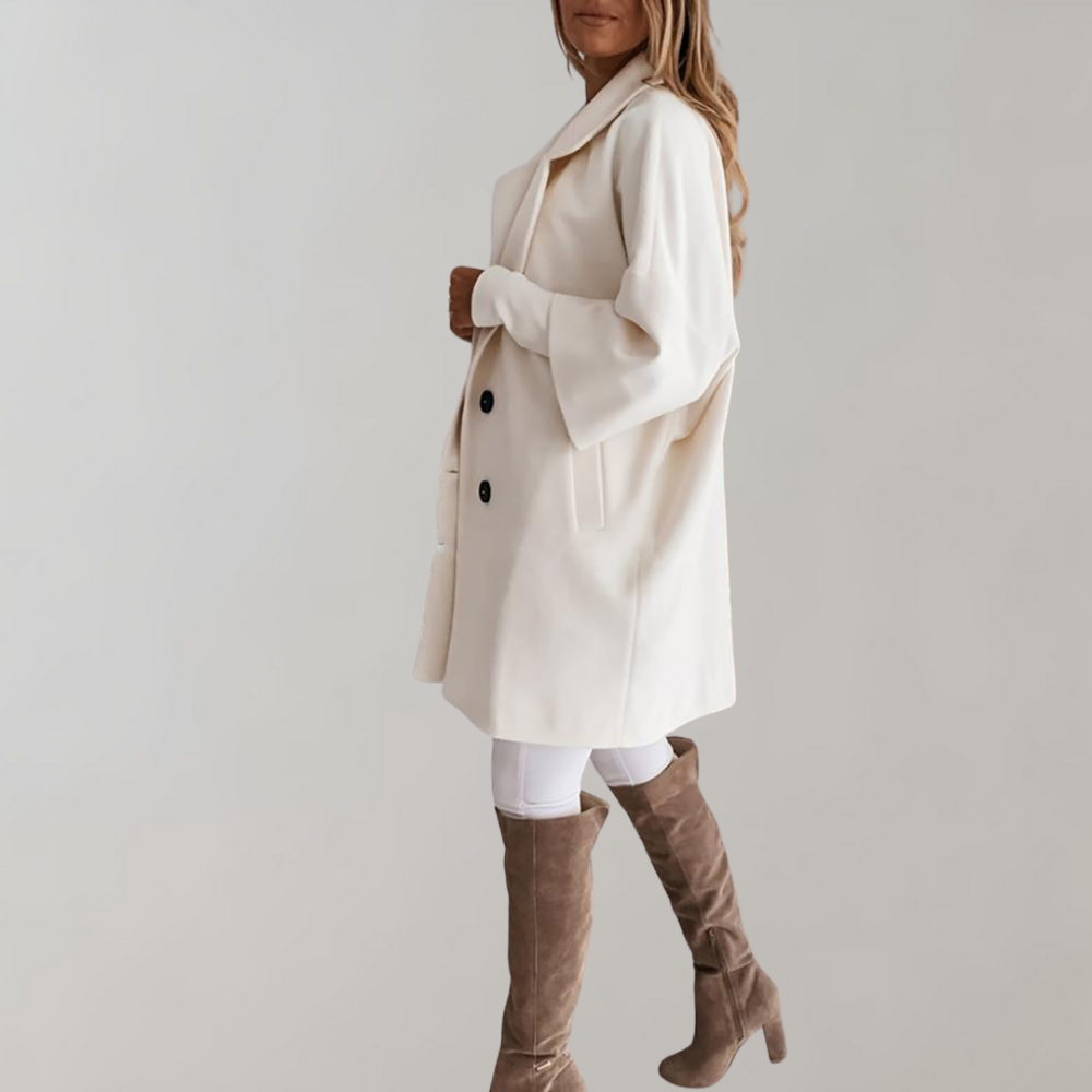 Il cappotto Berenice, elegante e lussuoso, è la scelta perfetta per ogni occasione