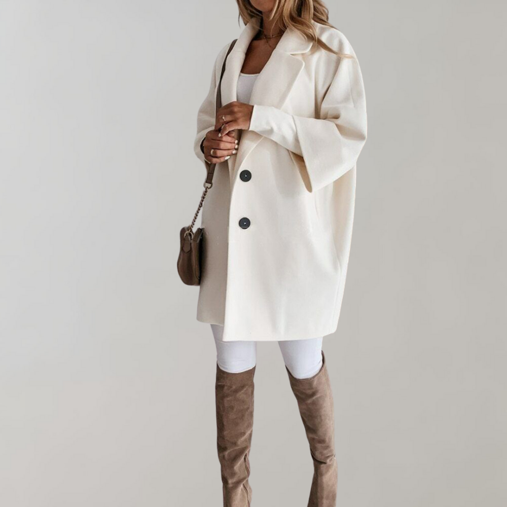 Il cappotto Berenice, elegante e lussuoso, è la scelta perfetta per ogni occasione