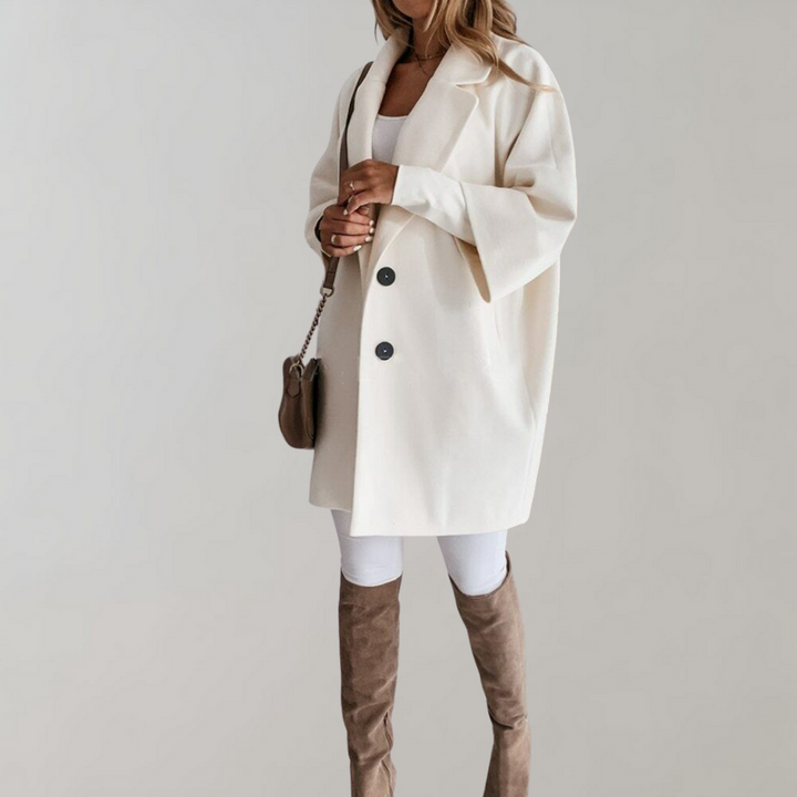 Il cappotto Berenice, elegante e lussuoso, è la scelta perfetta per ogni occasione