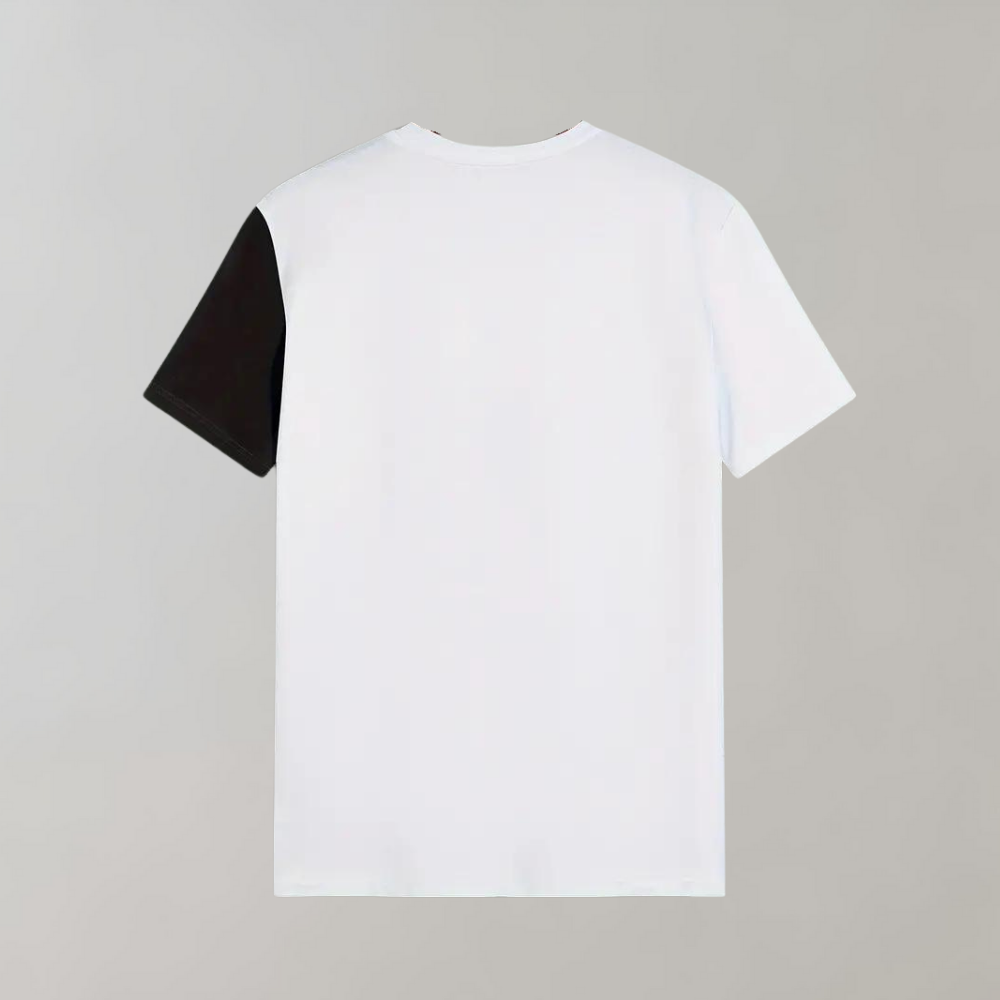 Una T-shirt Lex a blocchi di colore alla moda per ogni stile