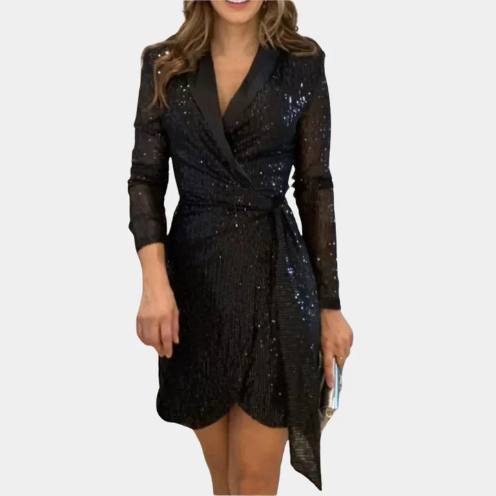 Elegante miniabito Riva con scollo a punta e collo a revers alla moda