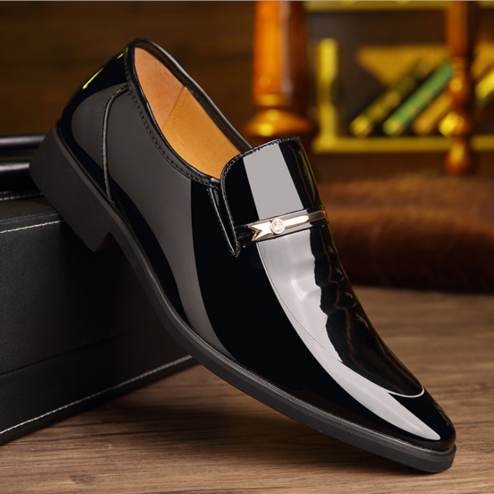 Scarpe eleganti e lussuose per il professionista moderno