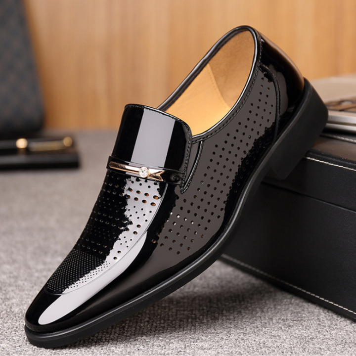 Scarpe eleganti e lussuose per il professionista moderno