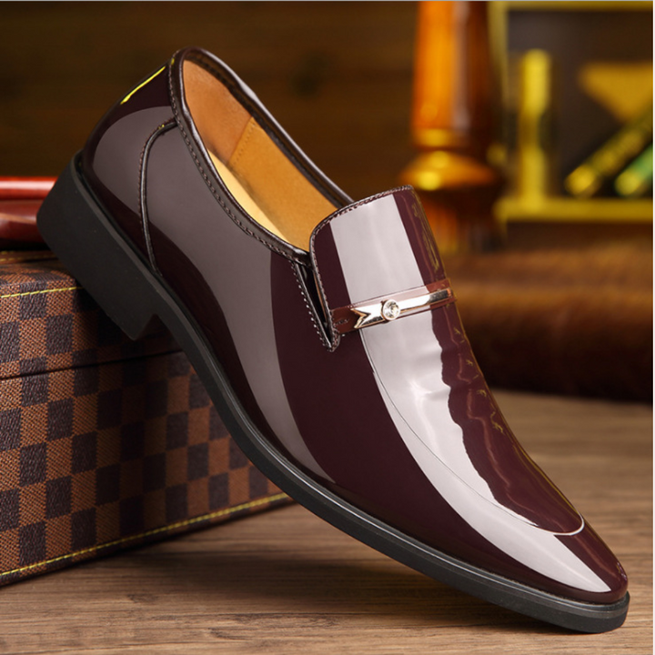 Scarpe eleganti e lussuose per il professionista moderno