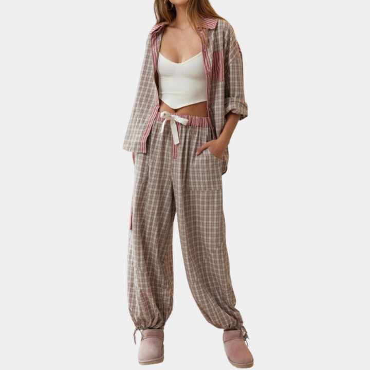 Offriamo pigiami da donna lussuosi ed eleganti: regalatevi ogni notte un comfort e uno stile impareggiabili.