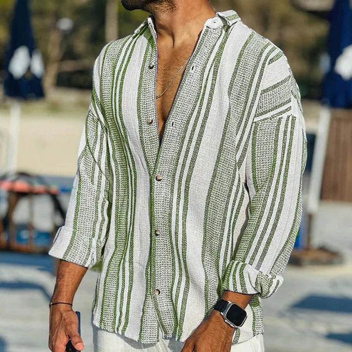Elegante camicia Adrian da uomo con un motivo sgargiante che evoca una rinfrescante brezza marina