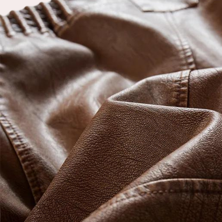 Giacca a vento da uomo della collezione ERNST: eleganza e comfort in un unico prodotto.