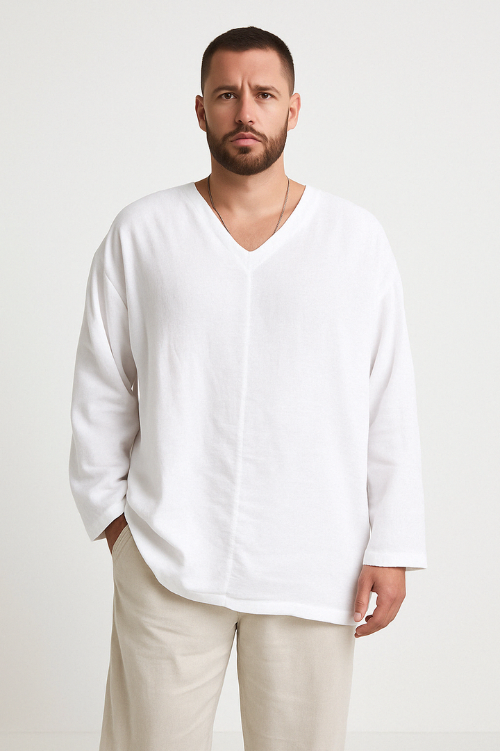 Herren-Leinenhemd con finiture in legno, V-Ausschnitt, lunghe frange e una collezione di accessori per la casa di riposo.