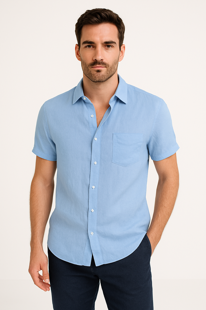 Camisa casual per uomo con design relajado, manico corto e cappuccio con bottone per un look moderno e moderno