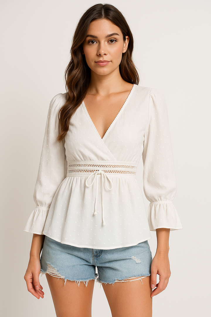 Camicette da donna alla moda con scollature a punta ed eleganti finiture senza colletto