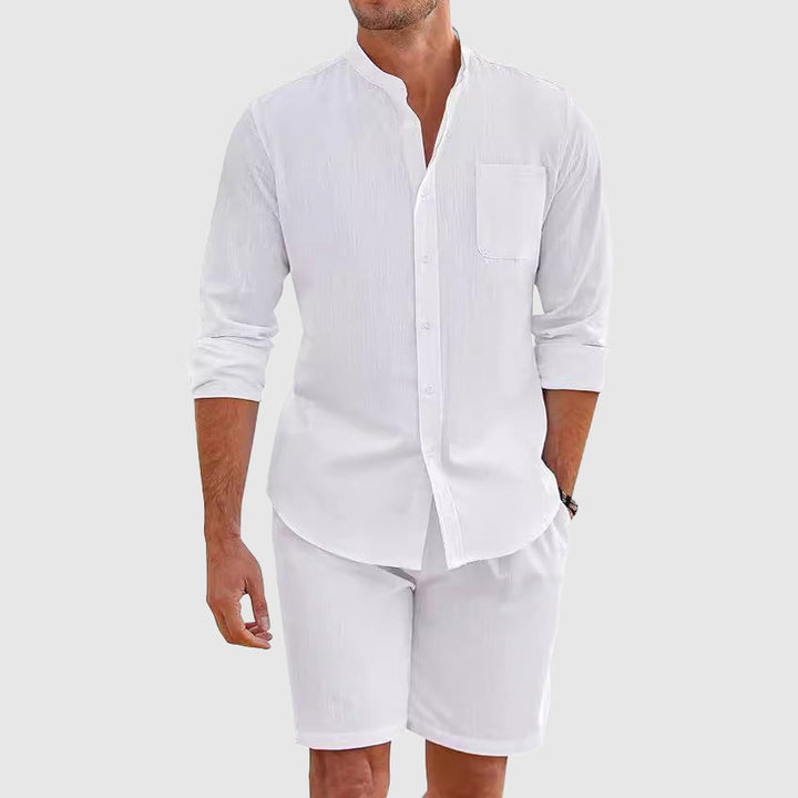 Elegante set da uomo: elegante T-shirt a maniche lunghe e comodi pantaloncini corti
