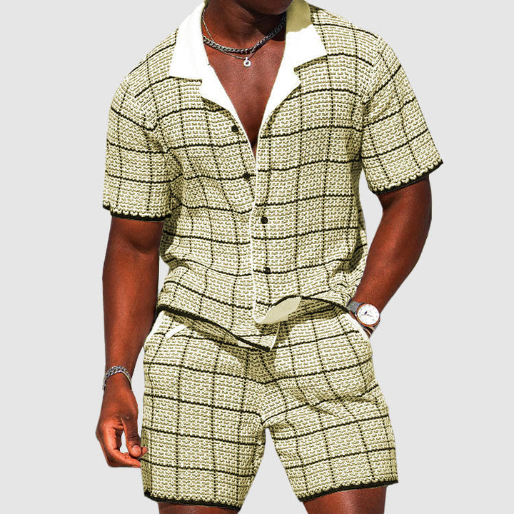 Elegante set da uomo in due pezzi con camicia a maniche corte con bottoni e comodi pantaloncini a quadri - perfetto per le uscite di tutti i giorni
