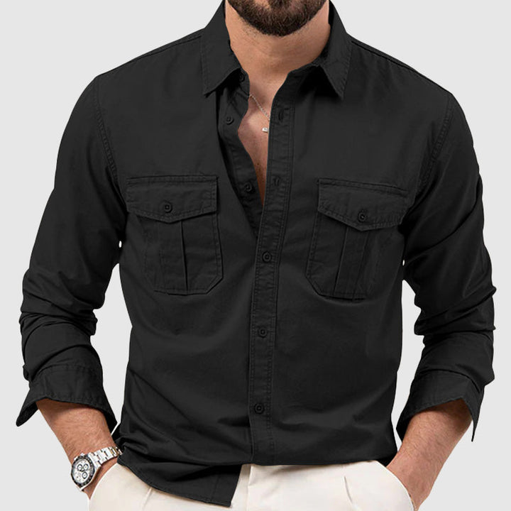 Elegante camicia a maniche lunghe da uomo con bottoni, due tasche sul petto e vestibilità ampia