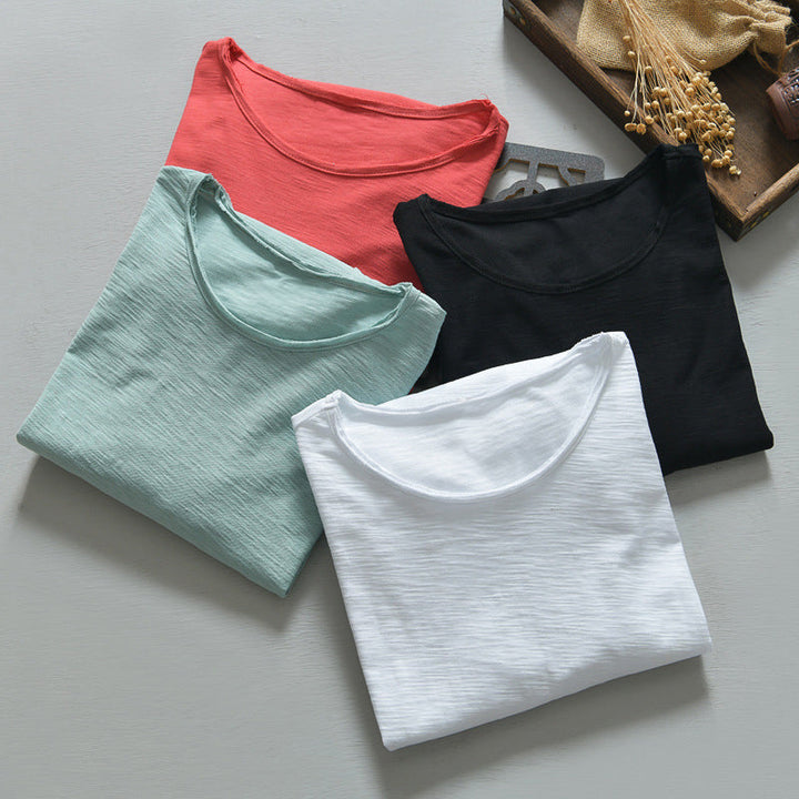 Camiseta da uomo lunga in 100% algodón con regolazione in altezza e collo rosso per un look casual e confortevole.