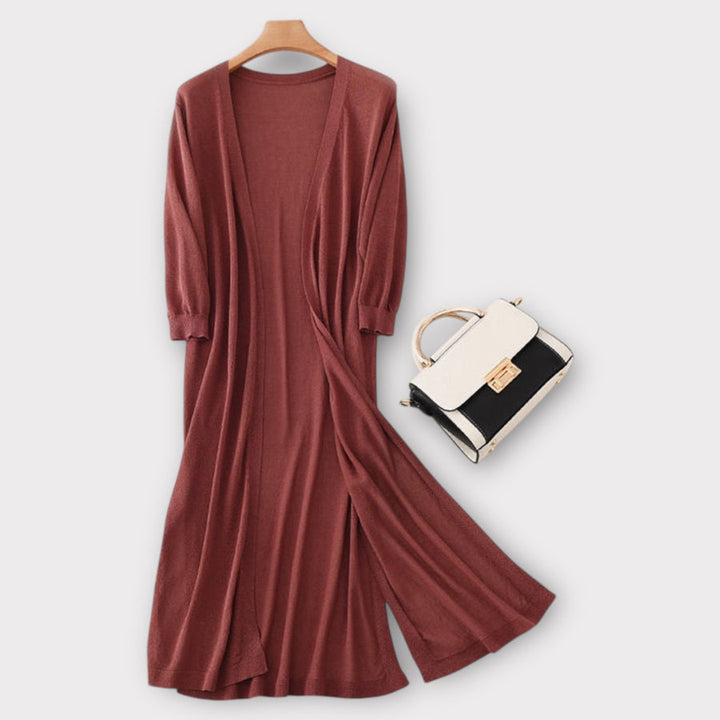 Silvaine - un cardigan estivo in maglia, arioso ed elegante, per il massimo del comfort e dell'eleganza.
