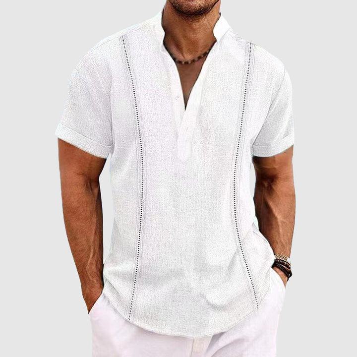 Camicia da uomo elegante a maniche corte, vestibilità ampia e tessuto arioso con elegante chiusura a bottoni