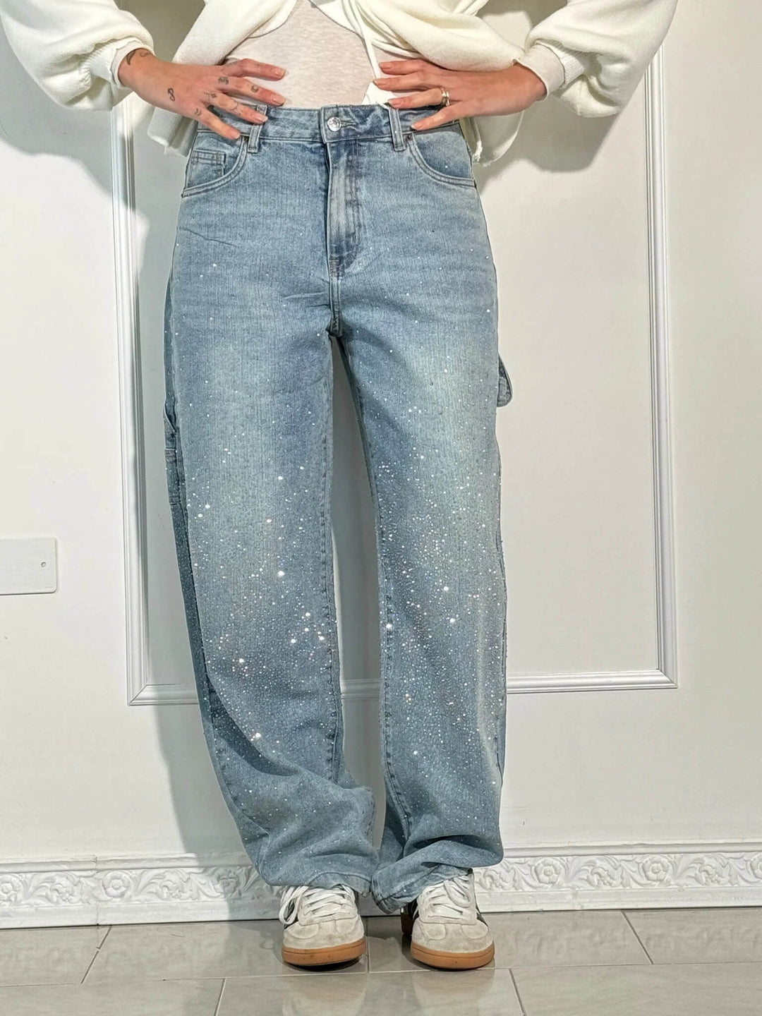 Jeans eleganti da donna a gamba larga con dettagli screziati - stile comodo e alla moda