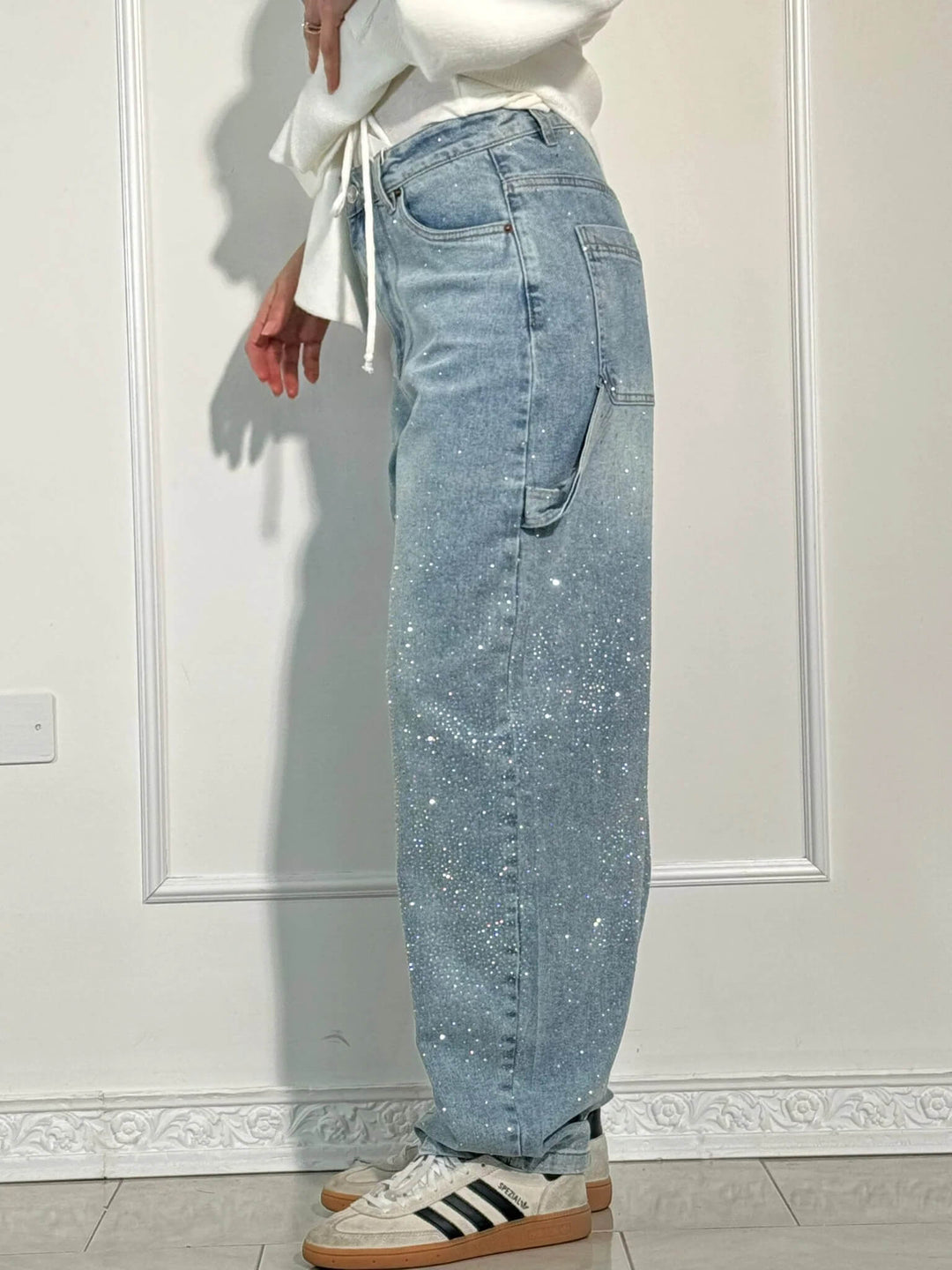 Jeans eleganti da donna a gamba larga con dettagli screziati - stile comodo e alla moda