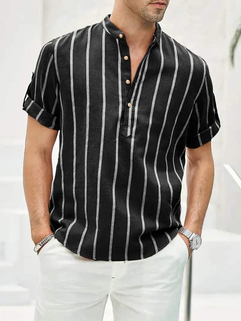 Camicia da uomo svasata a righe verticali, colletto e polsini eleganti - vestibilità comoda e ampia