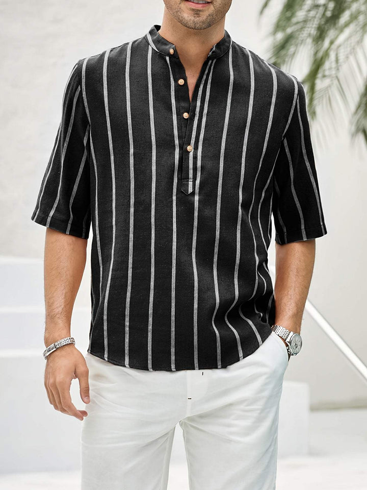 Camicia da uomo svasata a righe verticali, colletto e polsini eleganti - vestibilità comoda e ampia