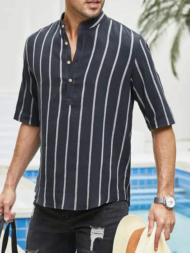 Camicia da uomo svasata a righe verticali, colletto e polsini eleganti - vestibilità comoda e ampia