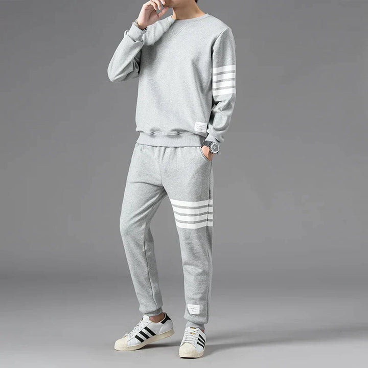 Confortevole set da uomo composto da maglia a maniche lunghe e jogger - ideale per un abbigliamento casual e rilassato
