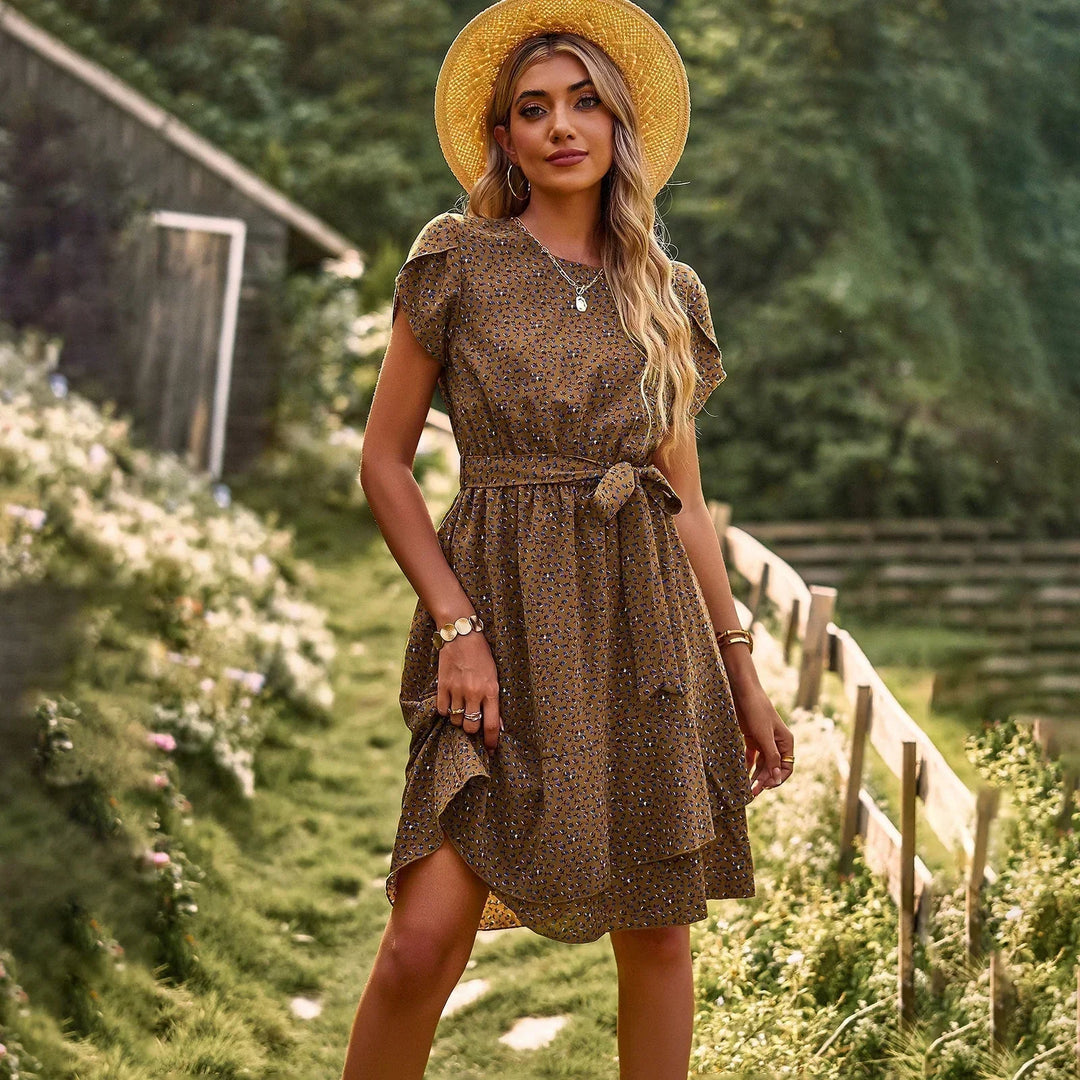 Delizioso abito femminile al ginocchio con motivo a righe floreali, aderente e svasato con maniche corte per occasioni eleganti