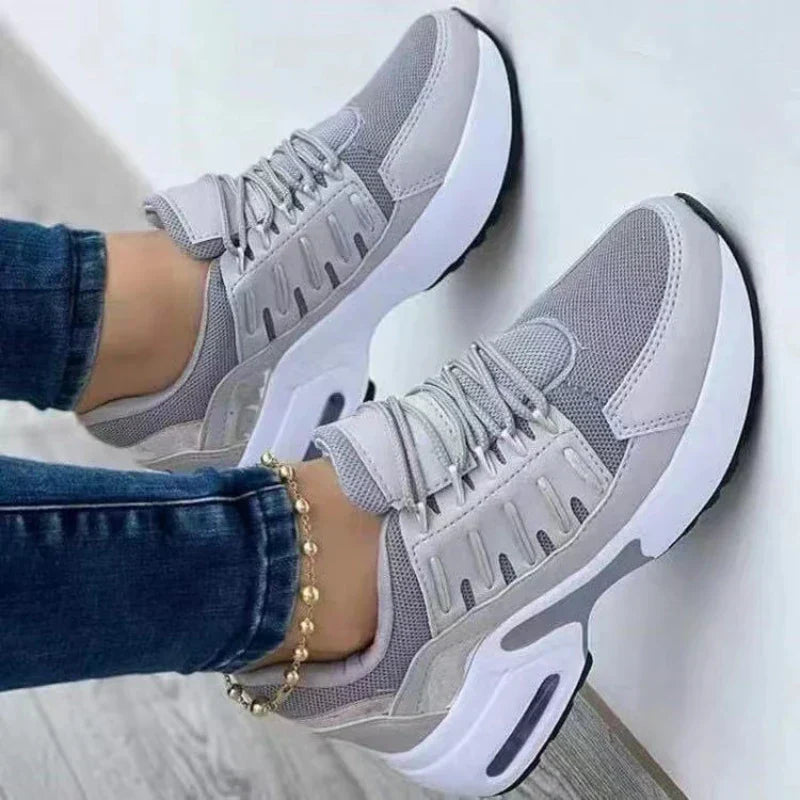 Sneakers da donna con lacci, leggere e ariose - calzature comode per tutti i giorni