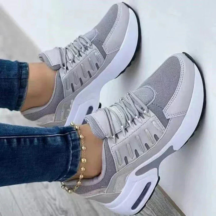 Sneakers da donna con lacci, leggere e ariose - calzature comode per tutti i giorni